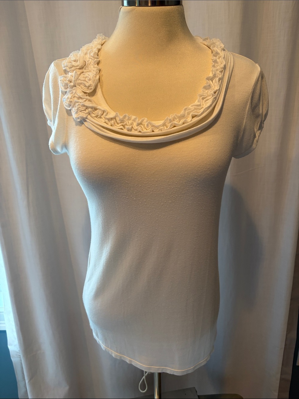 Elie Tahari Cream Ruffle Scoop Neck Short Sleeve Top